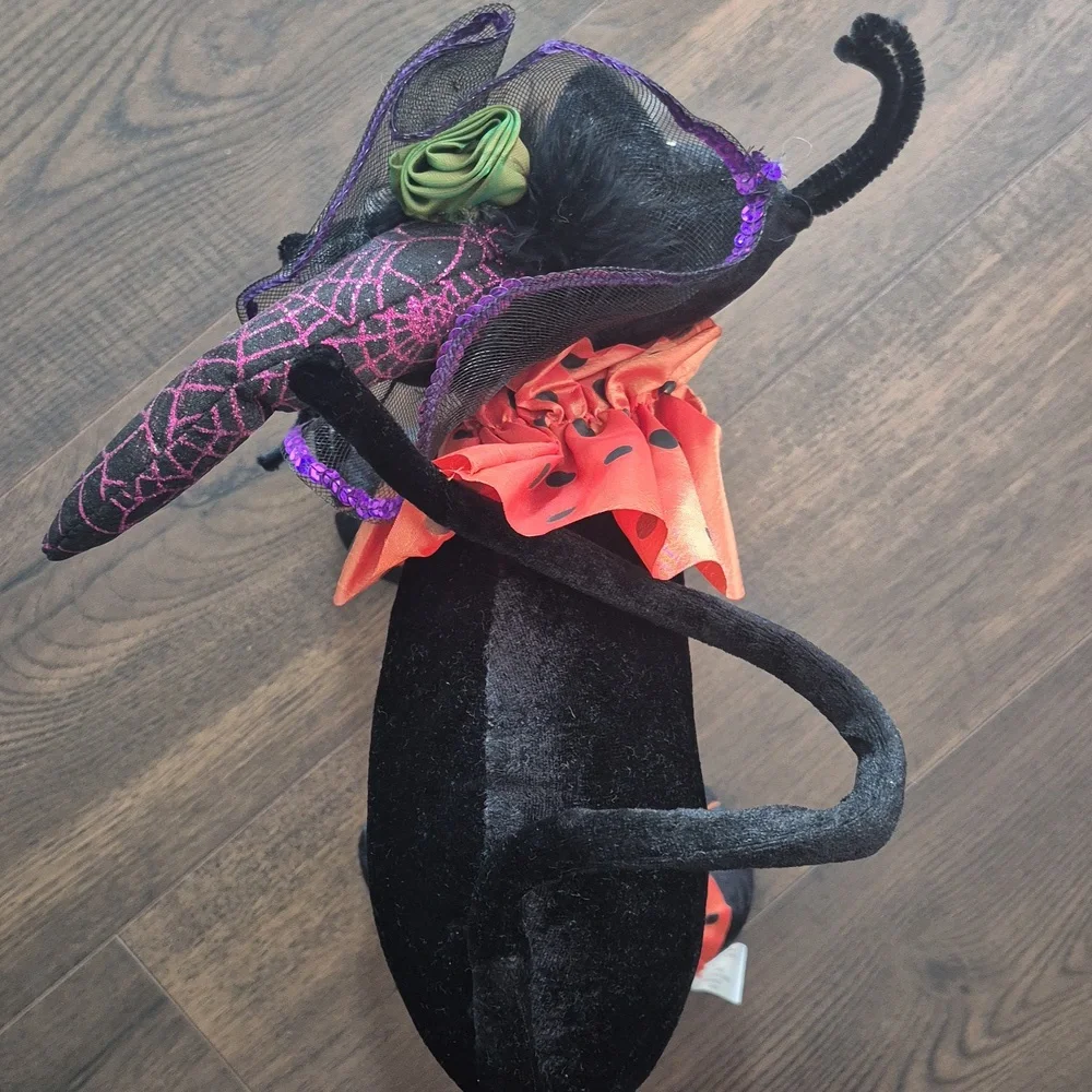 Pier 1 Halloween Cat With Weighted Feet And Dangling Spiders. RARE Find.